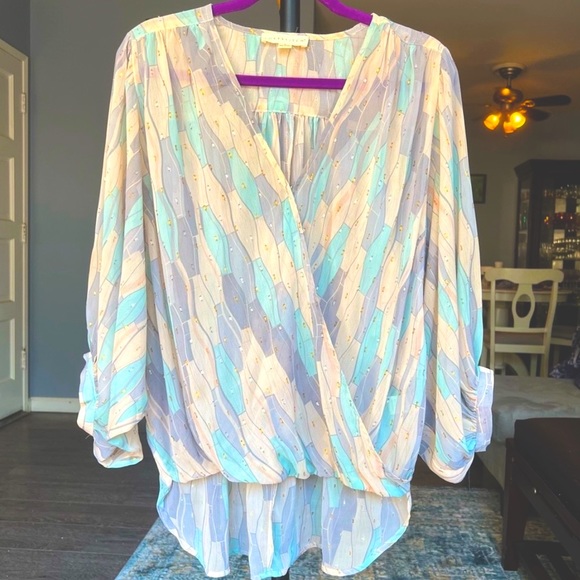 Lovestitch Hi-Lo Pastel with Metallic Thread Blouse Size Large (loose fitting) - Picture 6 of 15